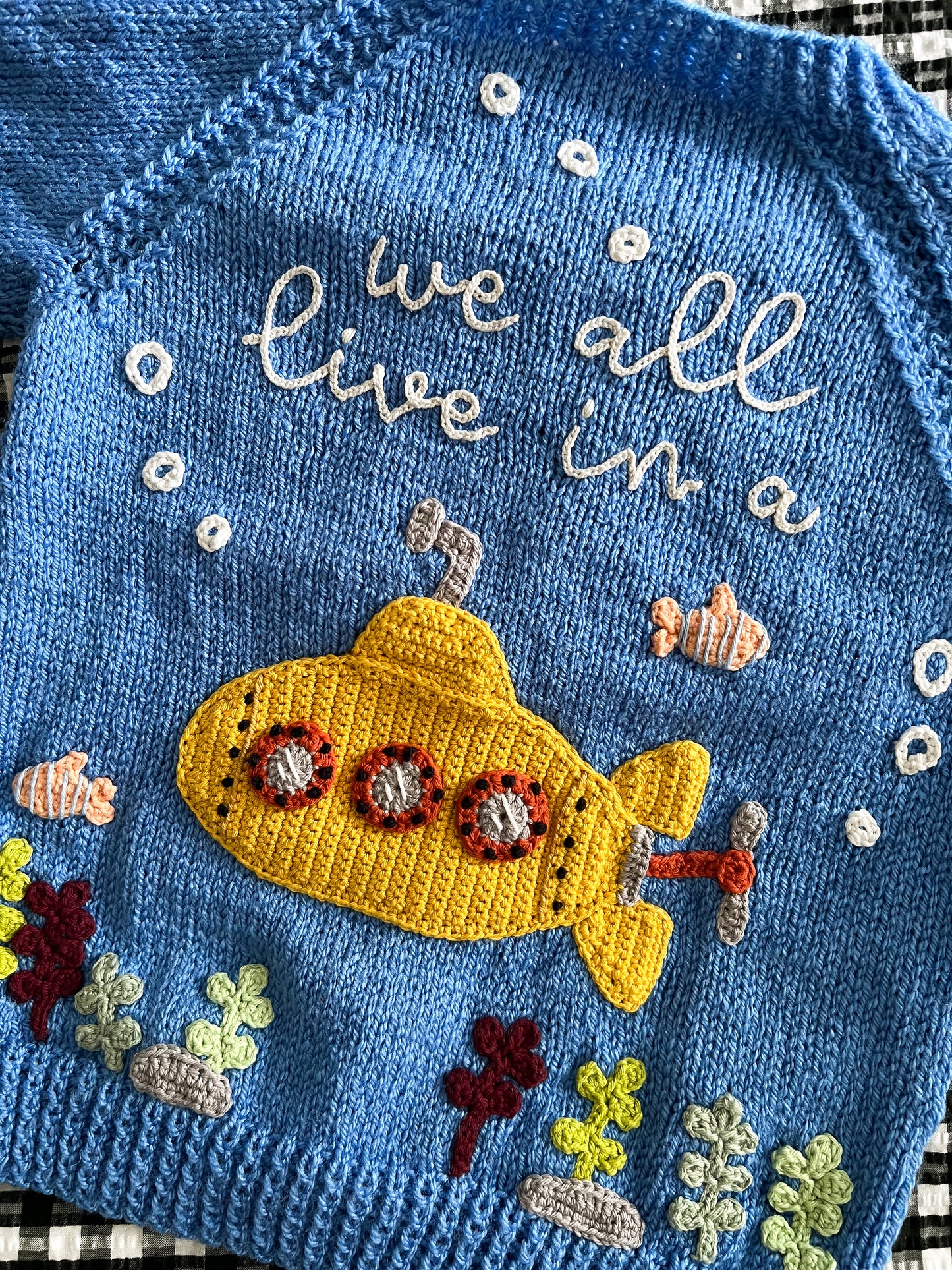 We all live in a yellow submarine - 3/4 years