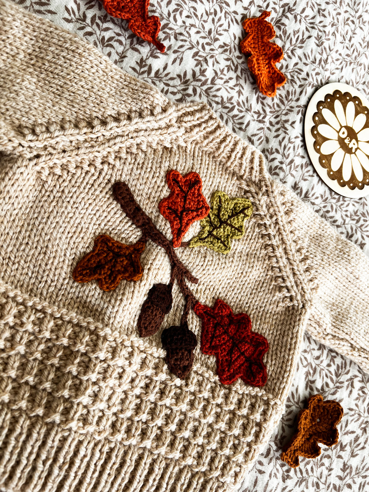 Acorn and autumn leaves - 0/3 months