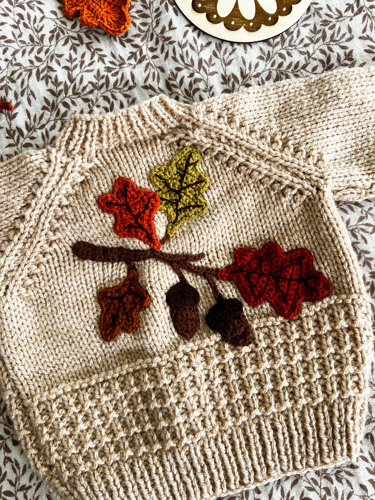 Acorn and autumn leaves - 0/3 months