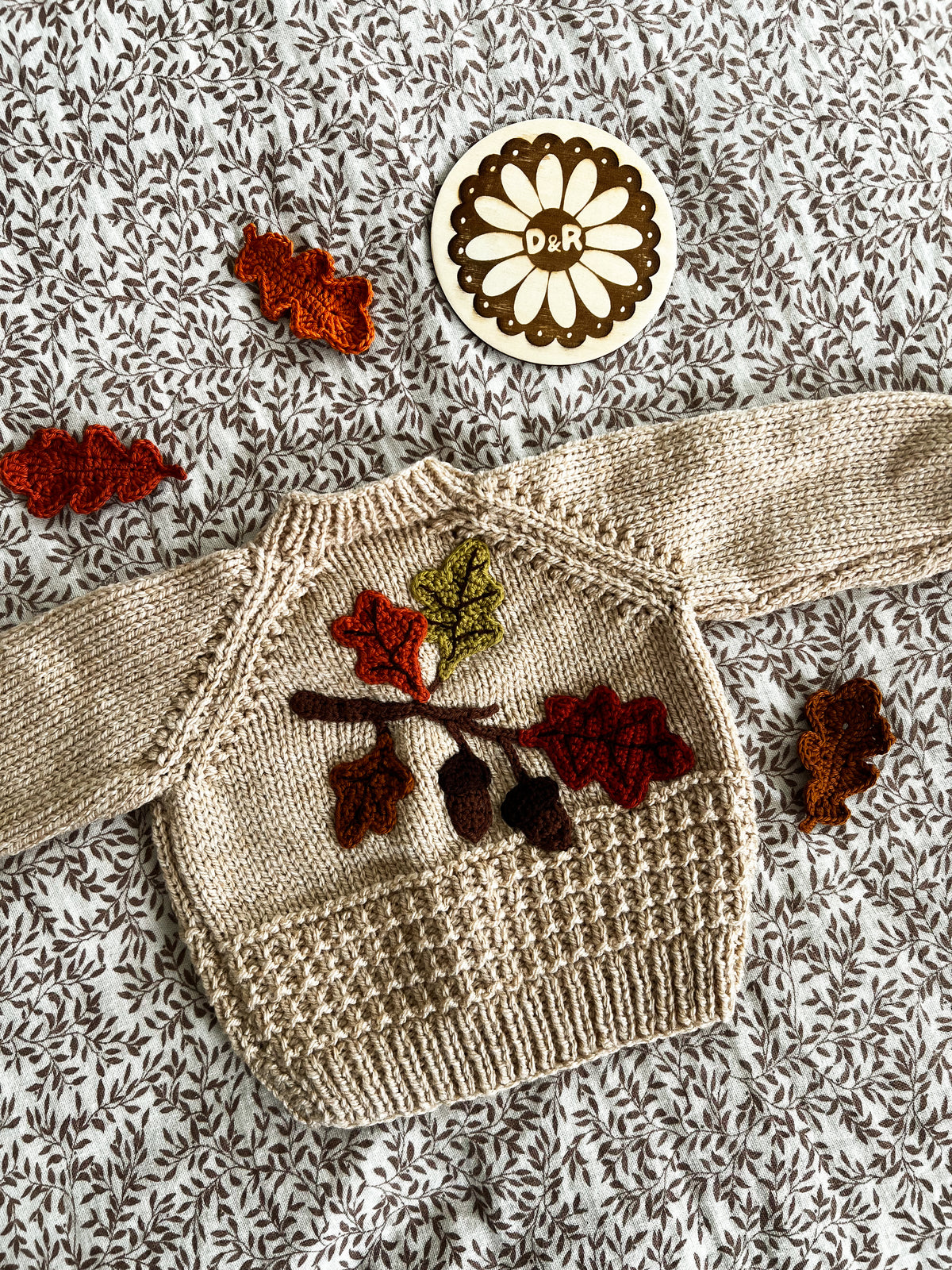Acorn and autumn leaves - 0/3 months
